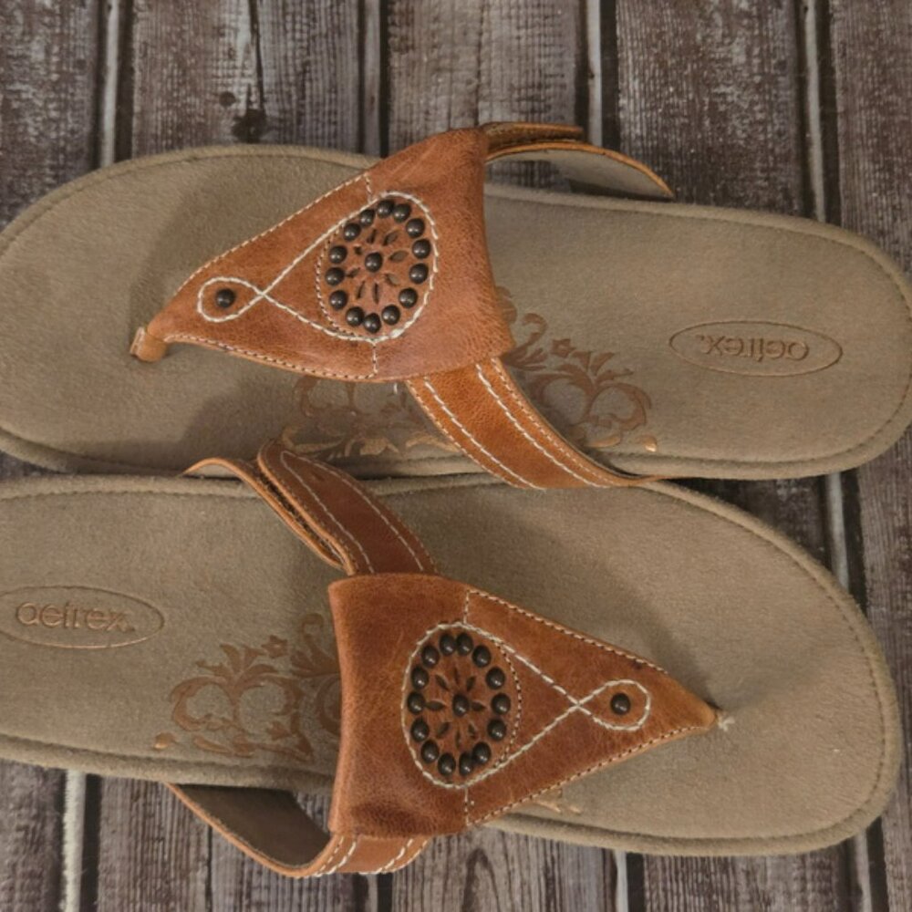 Sz 9 / 39.5 Aetrex Emily Brown Studded Leather Thong Sandals Slides VGUC! - Picture 5 of 7